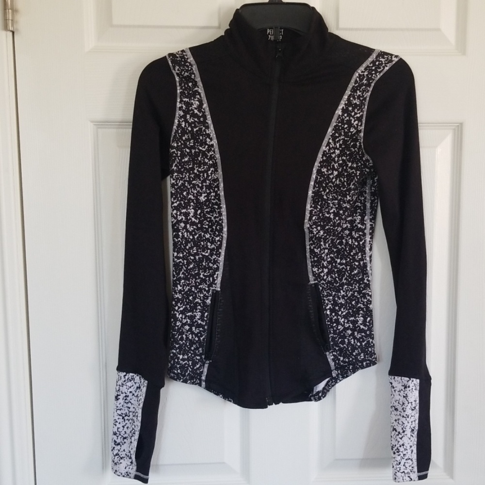 Jacket w/ thumb separation